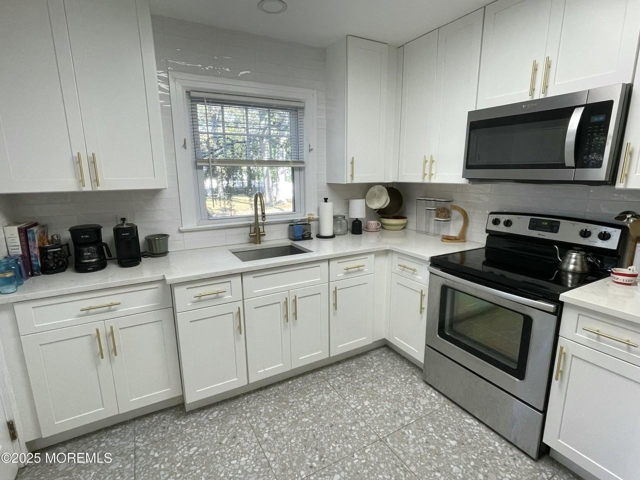 432 Wells Ave - Photo 5 of 15