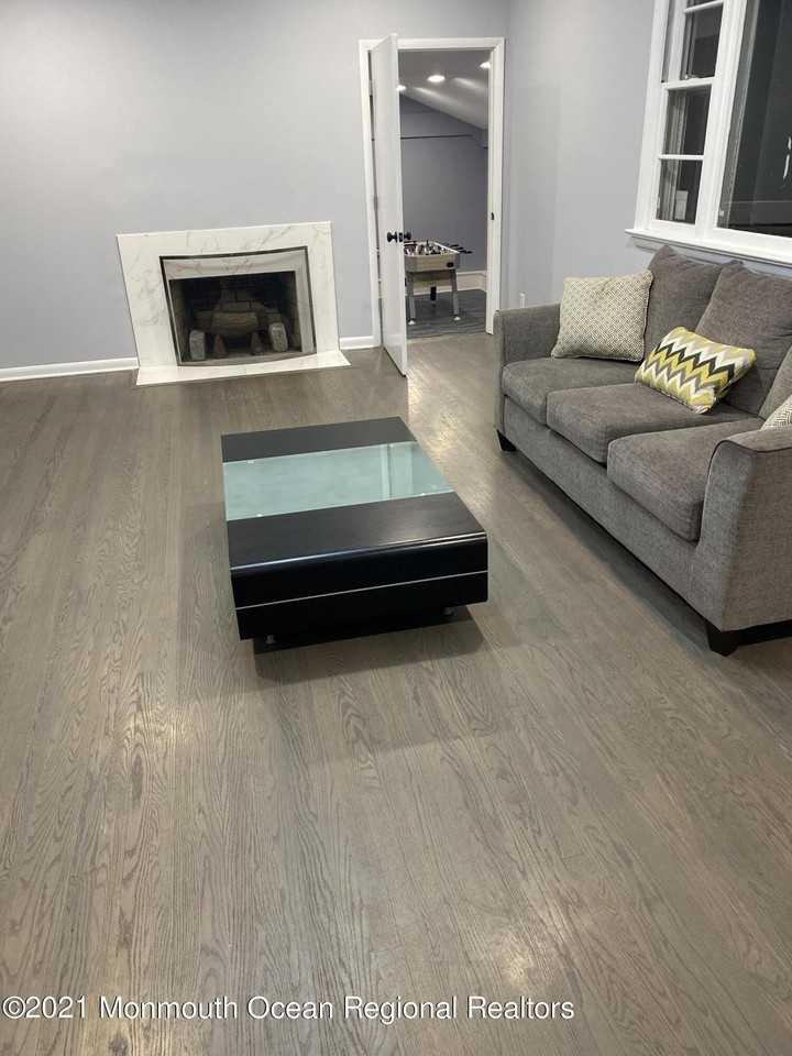 274 Hollywood Ave - Photo 4 of 14