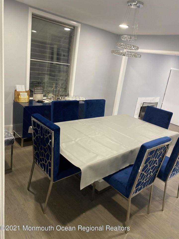 274 Hollywood Ave - Photo 5 of 14