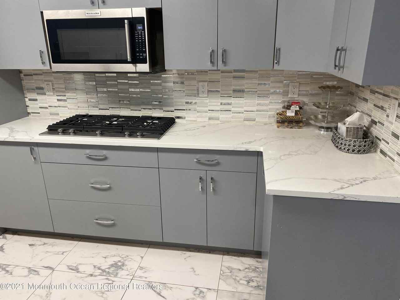 274 Hollywood Ave - Photo 6 of 14