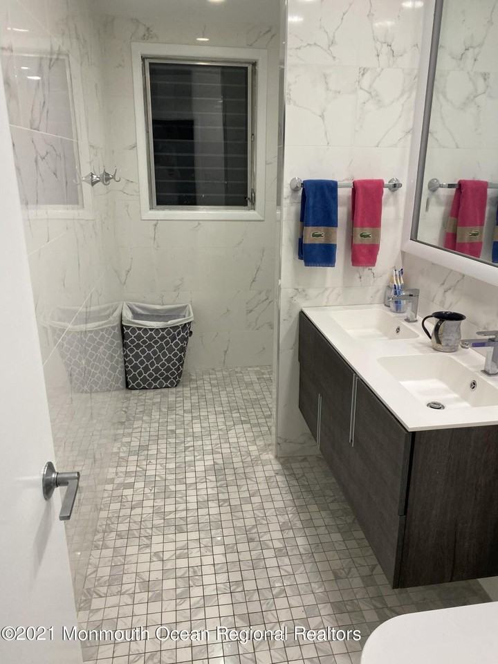 274 Hollywood Ave - Photo 7 of 14