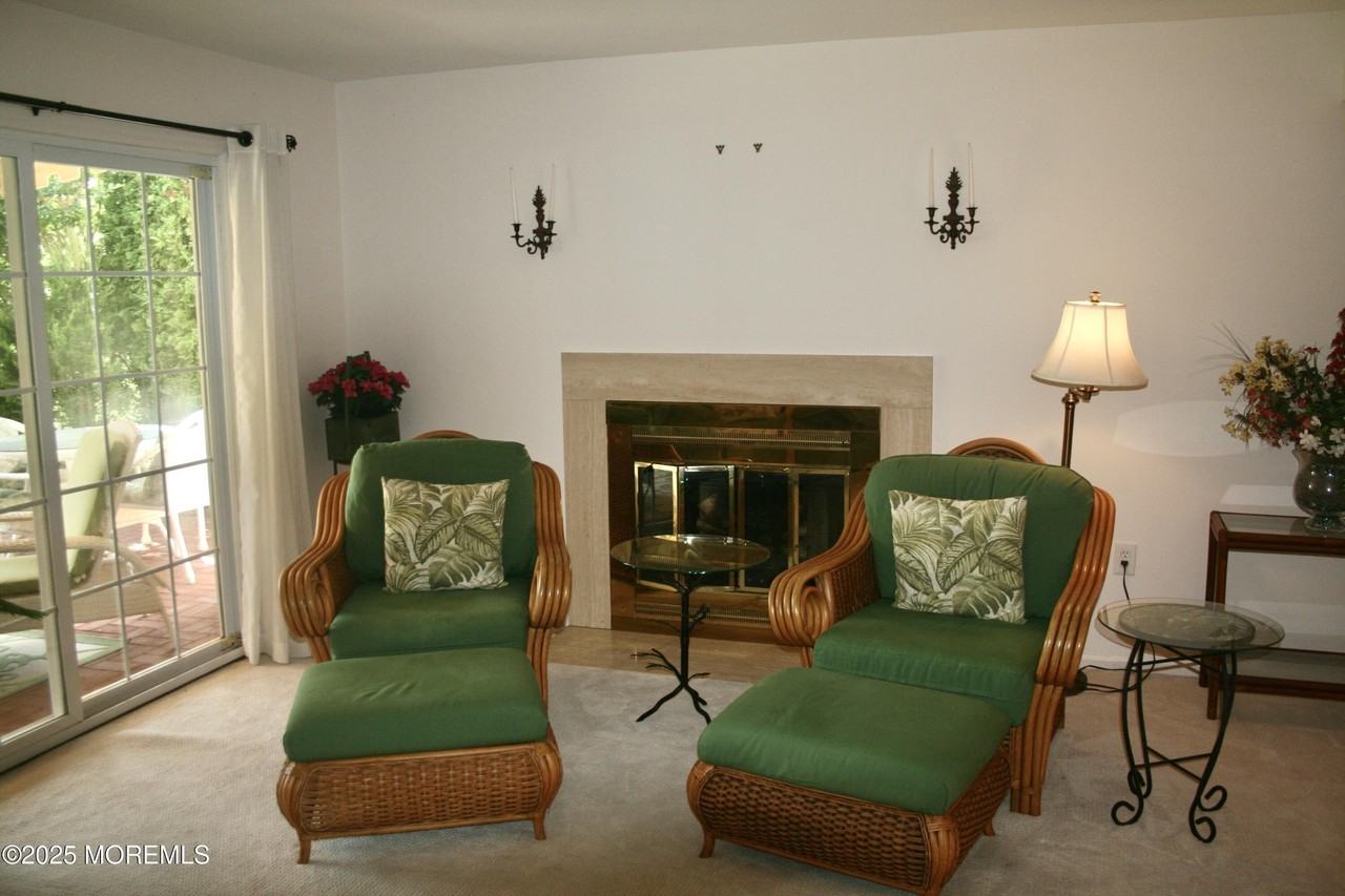 35 Apple Drive - Photo 7 of 23