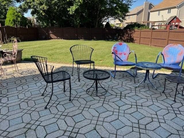 1229 Pennsbury Ln - Photo 4 of 25