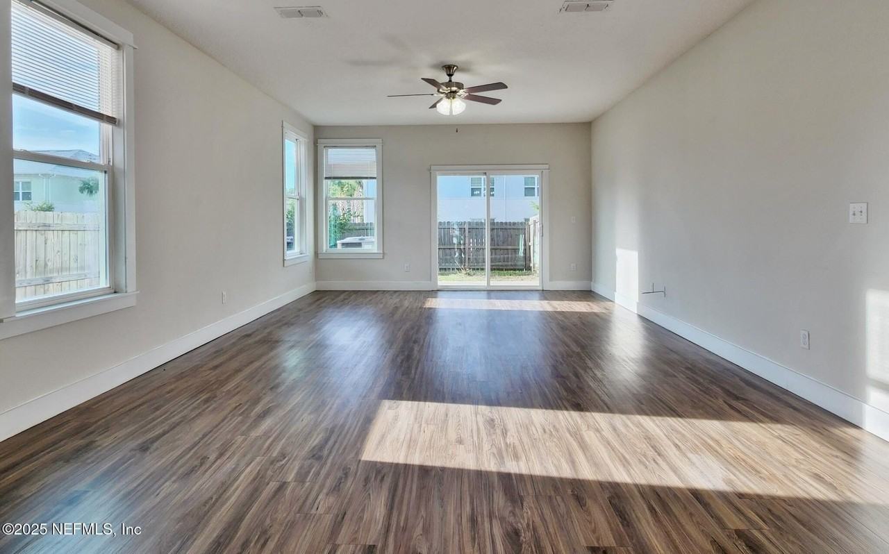 834 4th Ave S - Photo 4 of 6