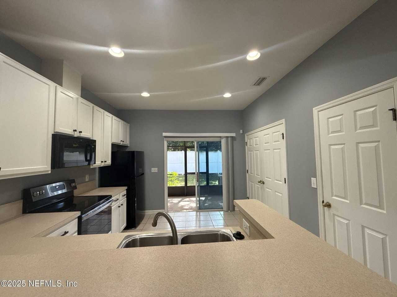 6162 High Tide Blvd - Photo 7 of 14