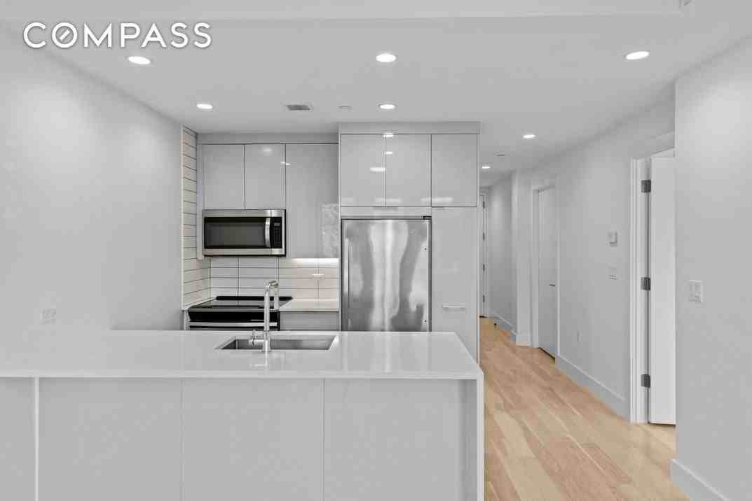 195 Clarkson Ave #2D - Photo 2 of 12