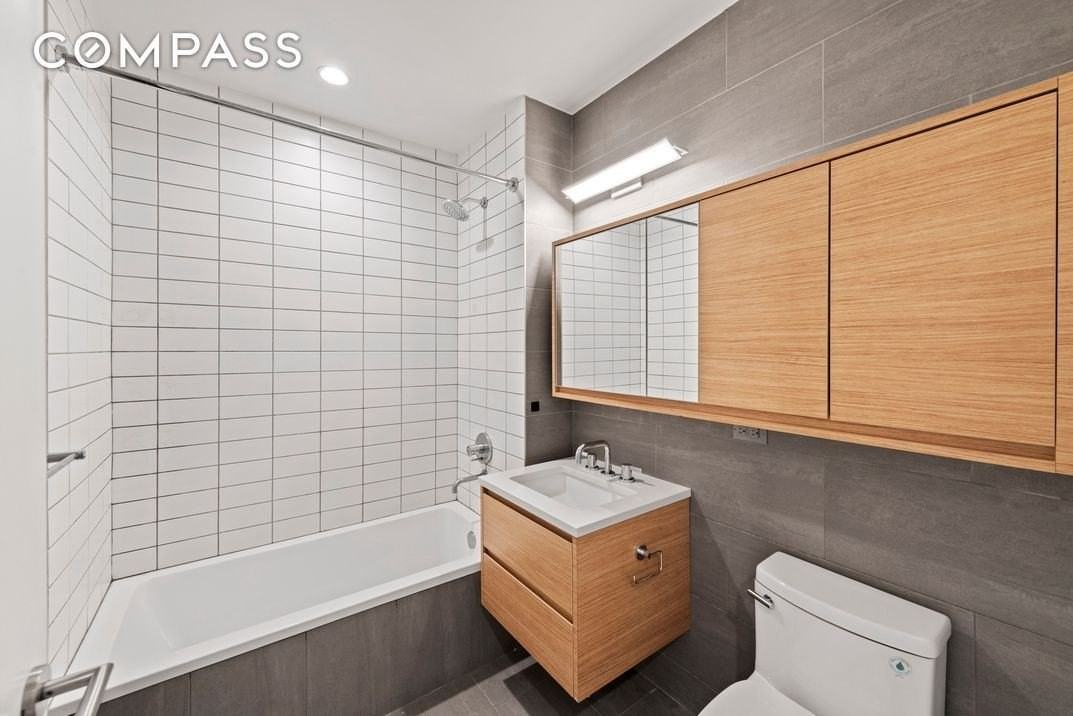 195 Clarkson Ave #2D - Photo 4 of 12