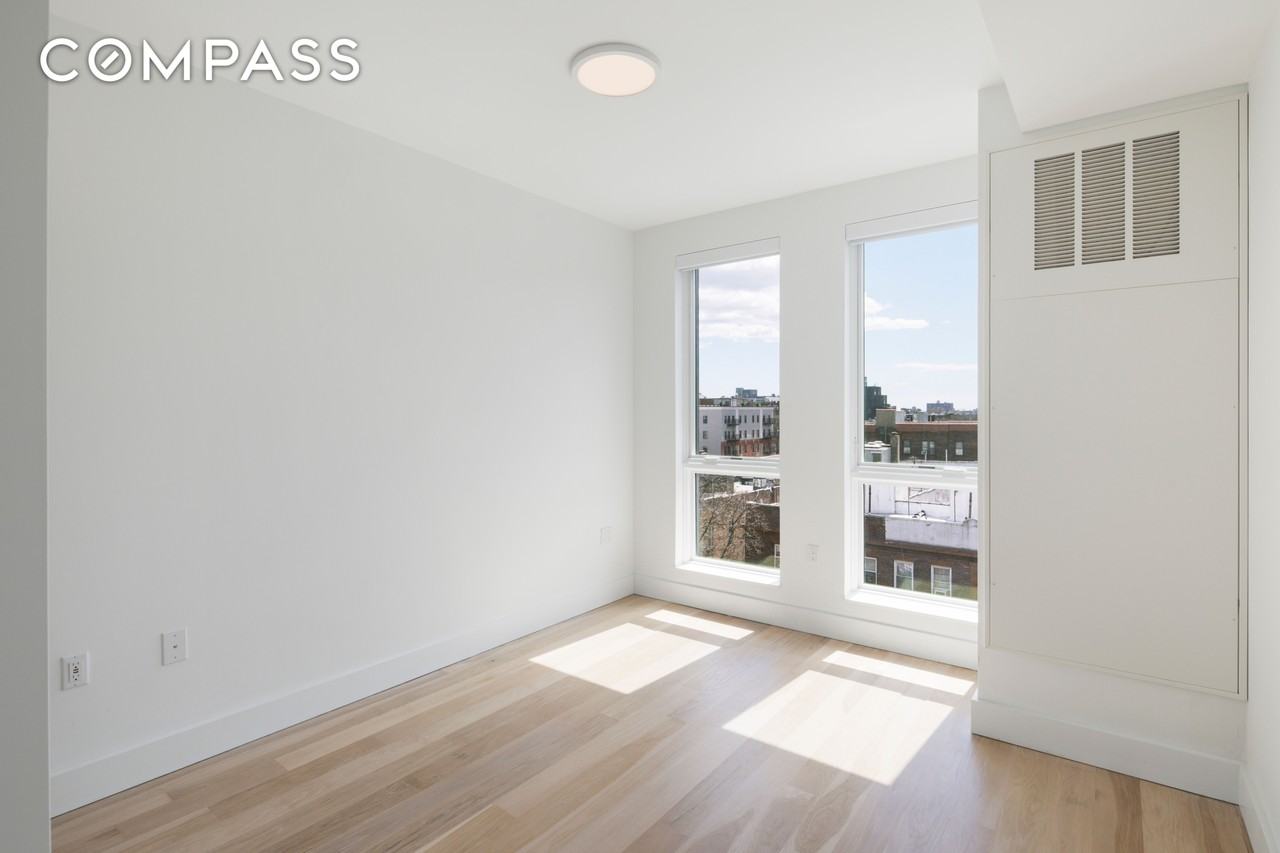 195 Clarkson Ave #2D - Photo 5 of 12