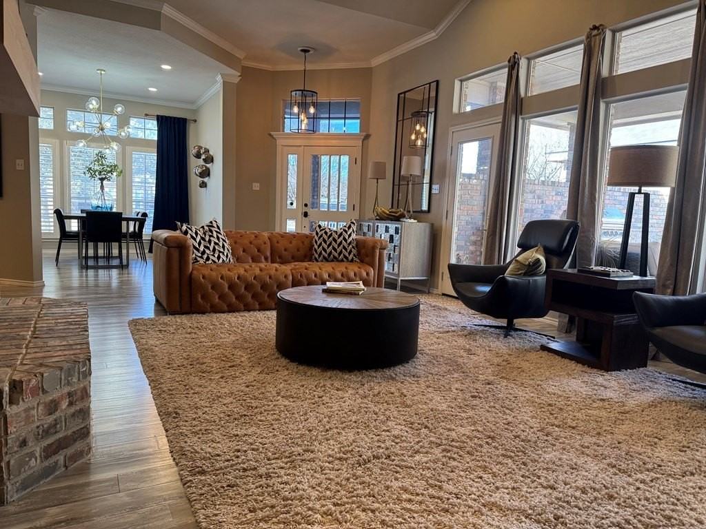 4600 Meadowwood Ct - Photo 2 of 21