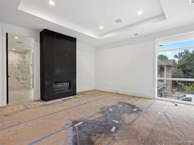 512 Wallace St - Photo 7 of 20