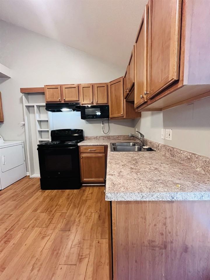 315 East Jennings Street #2 - Photo 3 of 13