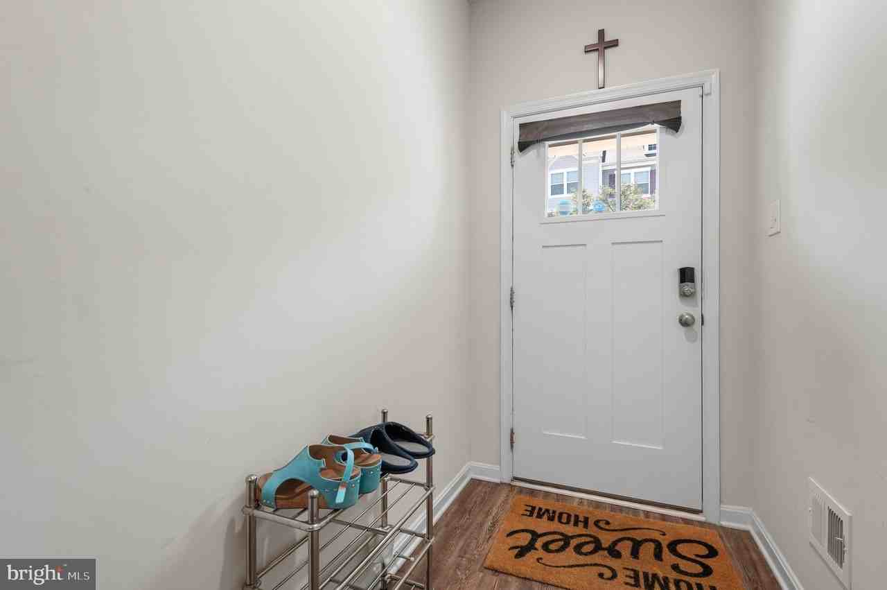 1010 Tuscany Ln - Photo 4 of 44