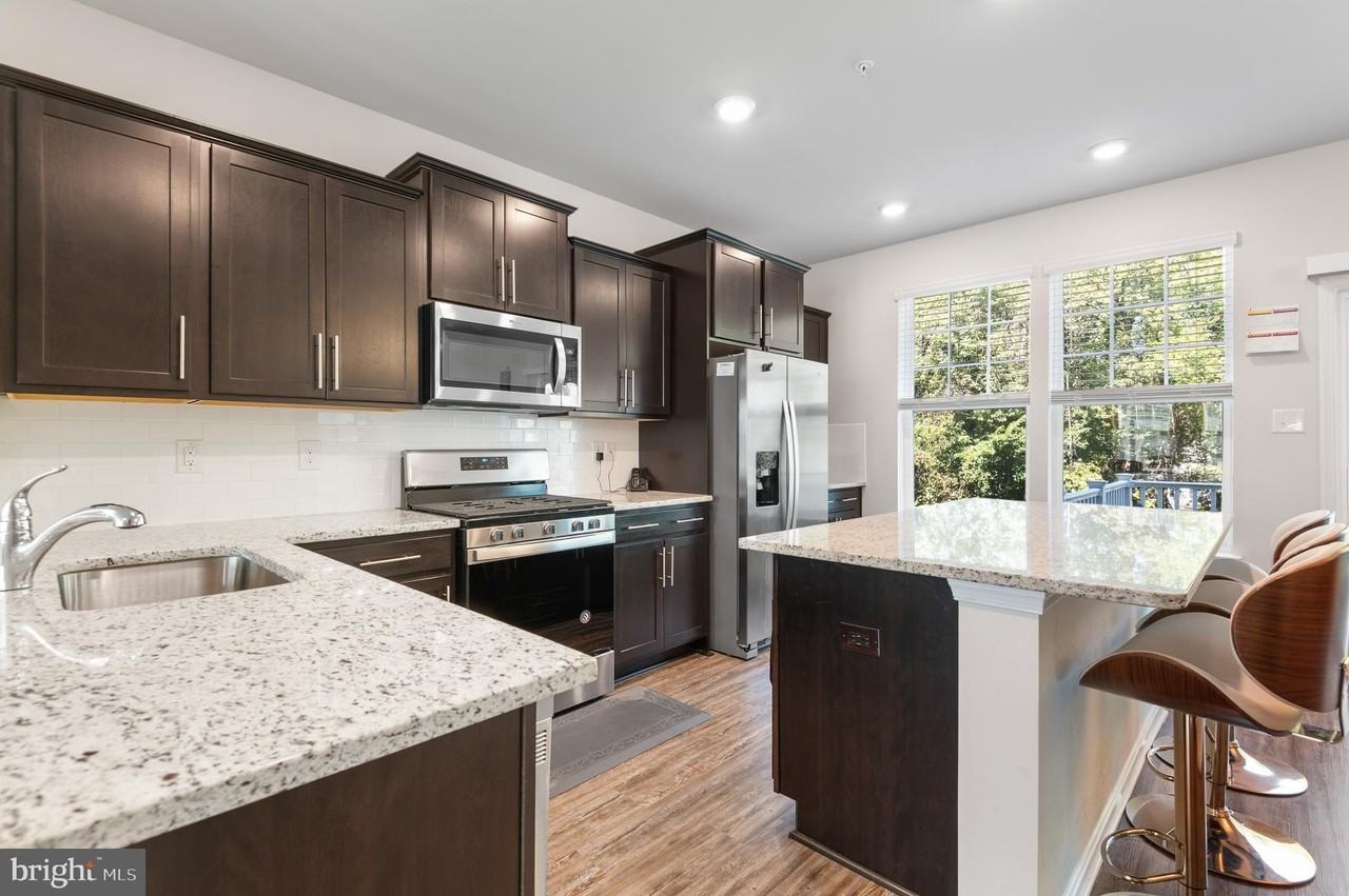 1010 Tuscany Ln - Photo 5 of 44