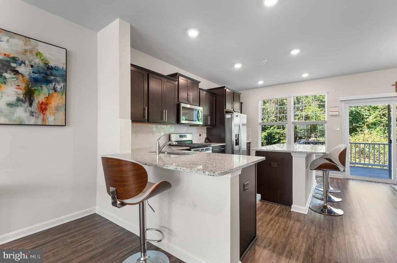 1010 Tuscany Ln - Photo 7 of 44