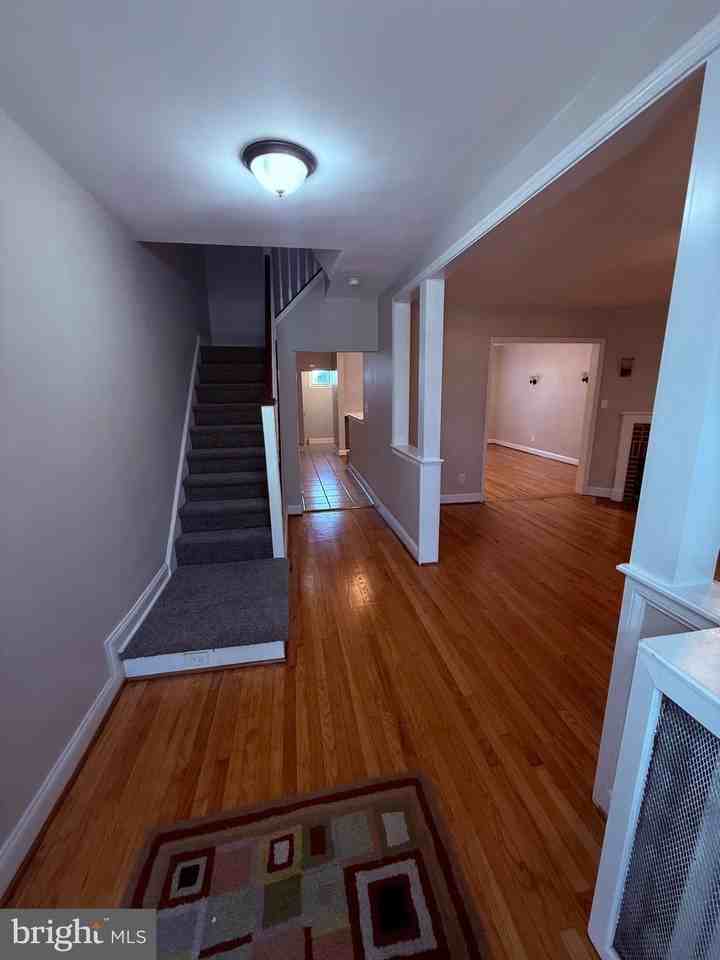 824 E 33rd St - Photo 6 of 28