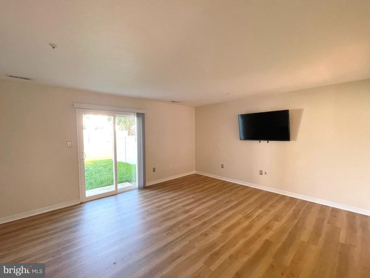 45288 Rumsford Ln - Photo 3 of 21