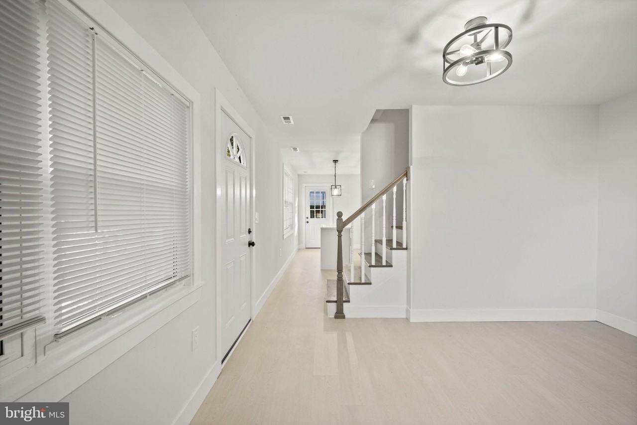 821 S Woodlynn Rd - Photo 2 of 32