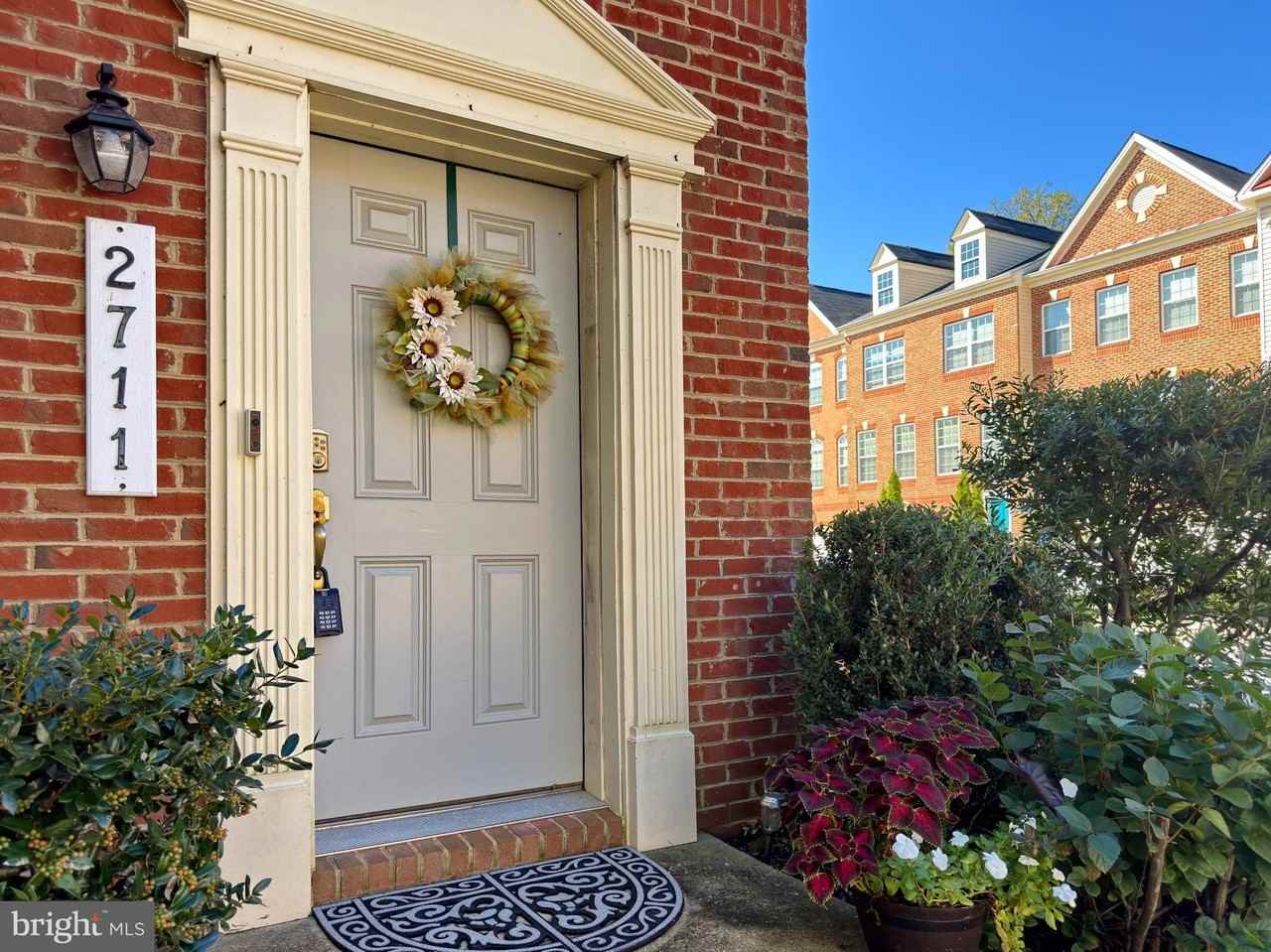 2711 Coppersmith Pl - Photo 4 of 50