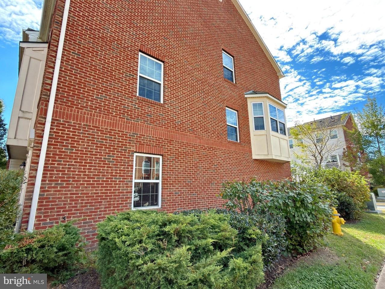 2711 Coppersmith Pl - Photo 5 of 50