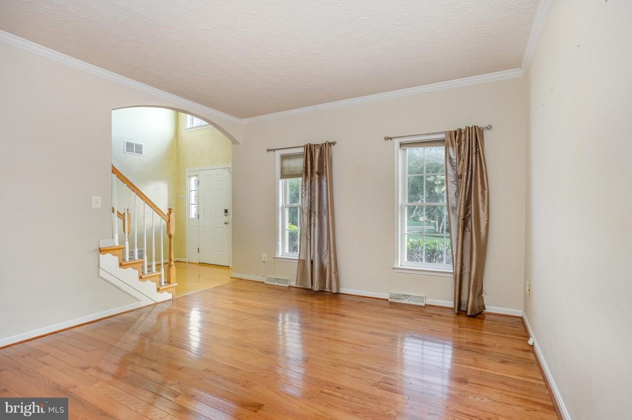 603 Loring Ave - Photo 2 of 21