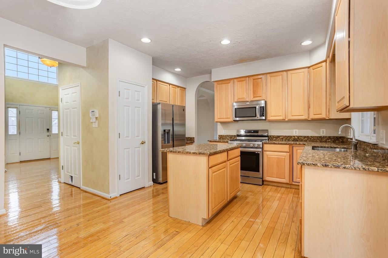 603 Loring Ave - Photo 3 of 21