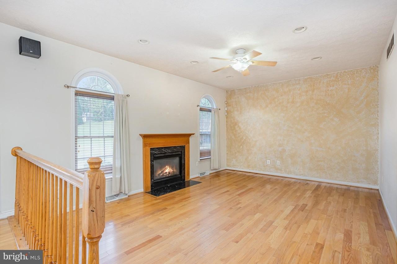 603 Loring Ave - Photo 5 of 21