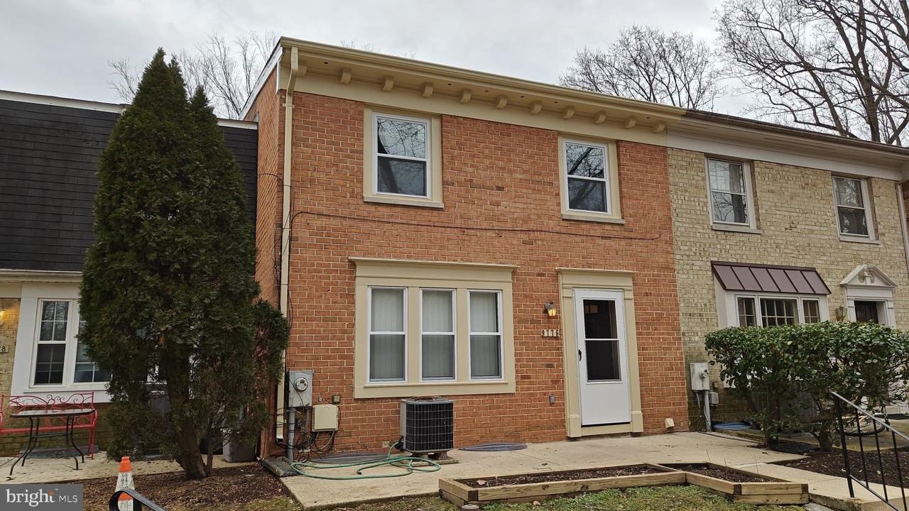 9776 Whiskey Run - Photo 2 of 23