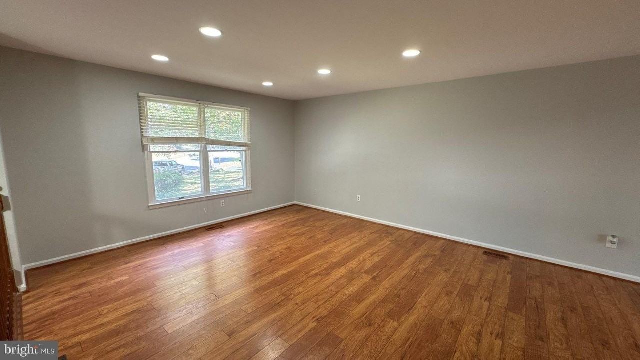 4725 Salterforth Pl - Photo 4 of 24