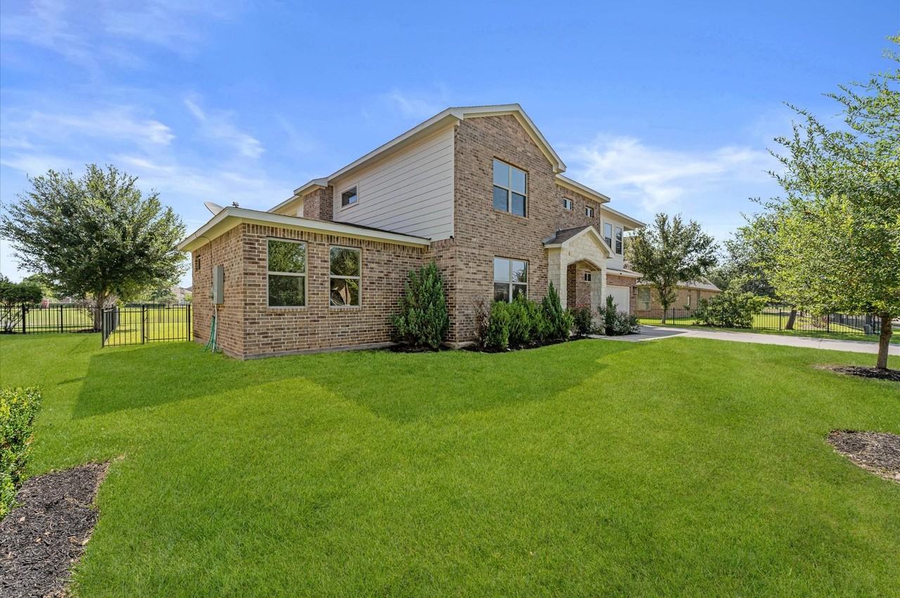 22926 Spellbrook Bend Ln - Photo 3 of 39