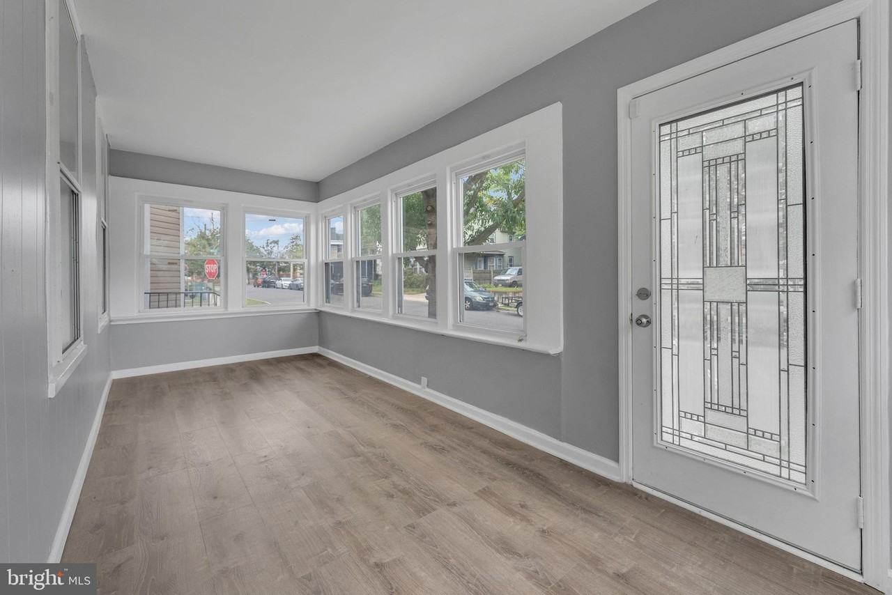 150 Franklin St - Photo 3 of 33