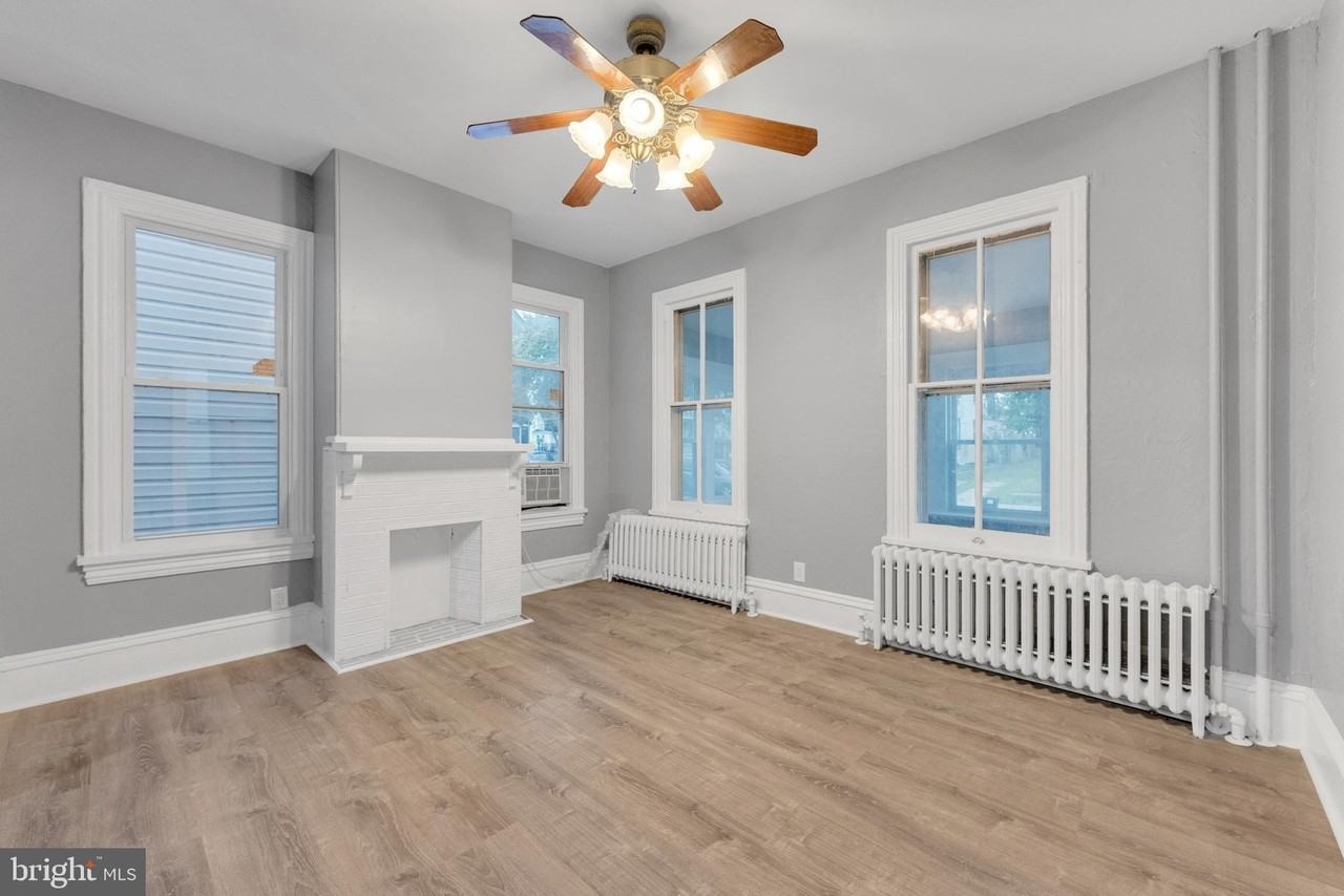 150 Franklin St - Photo 4 of 33