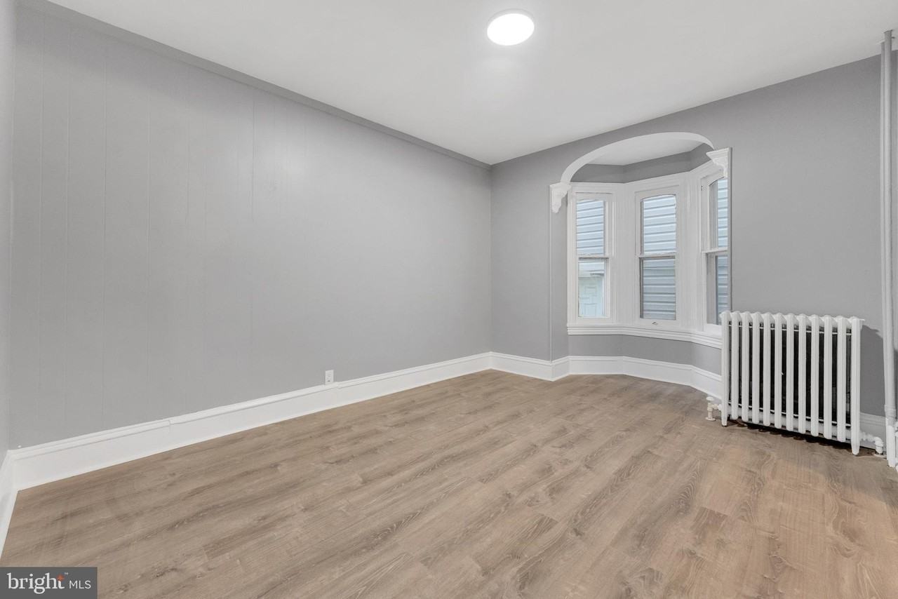 150 Franklin St - Photo 5 of 33