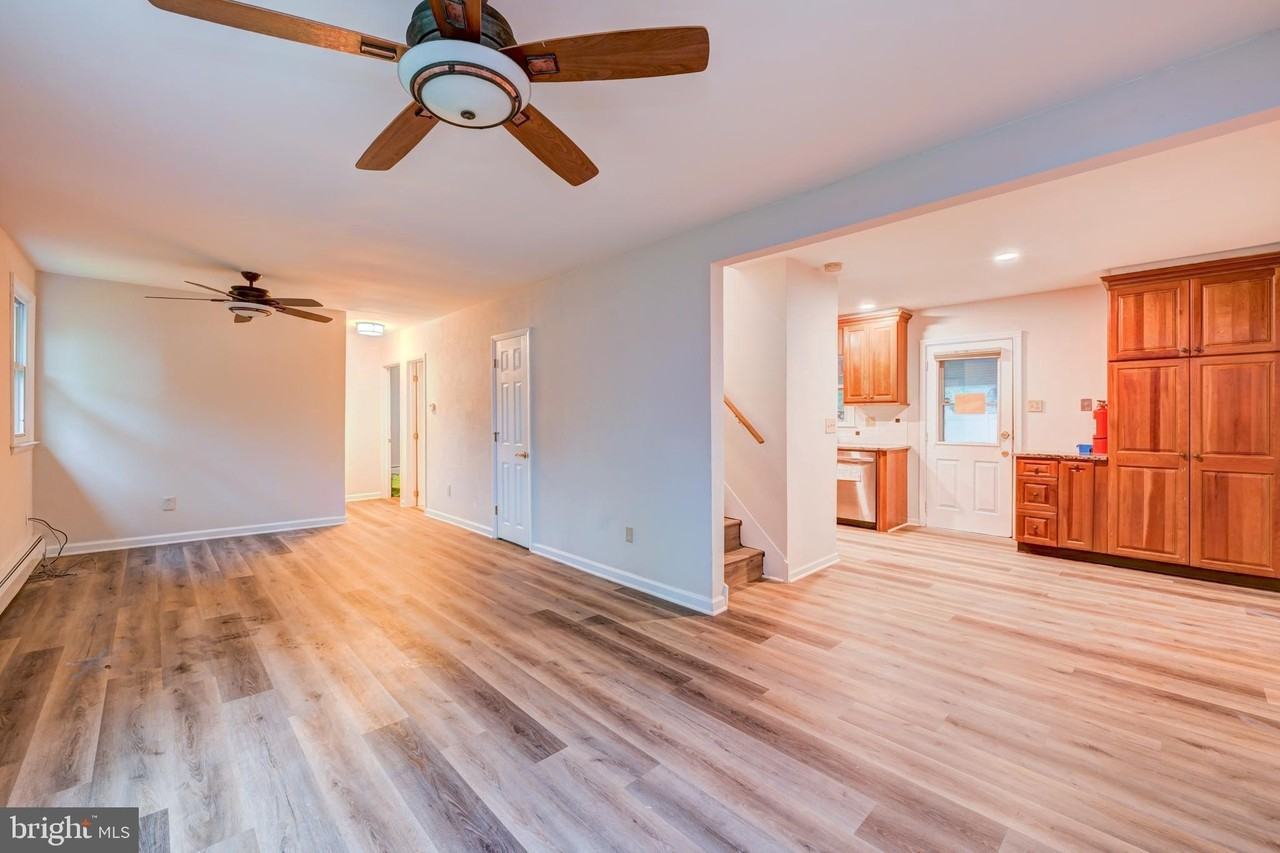 402 Larchwood Ave - Photo 3 of 26