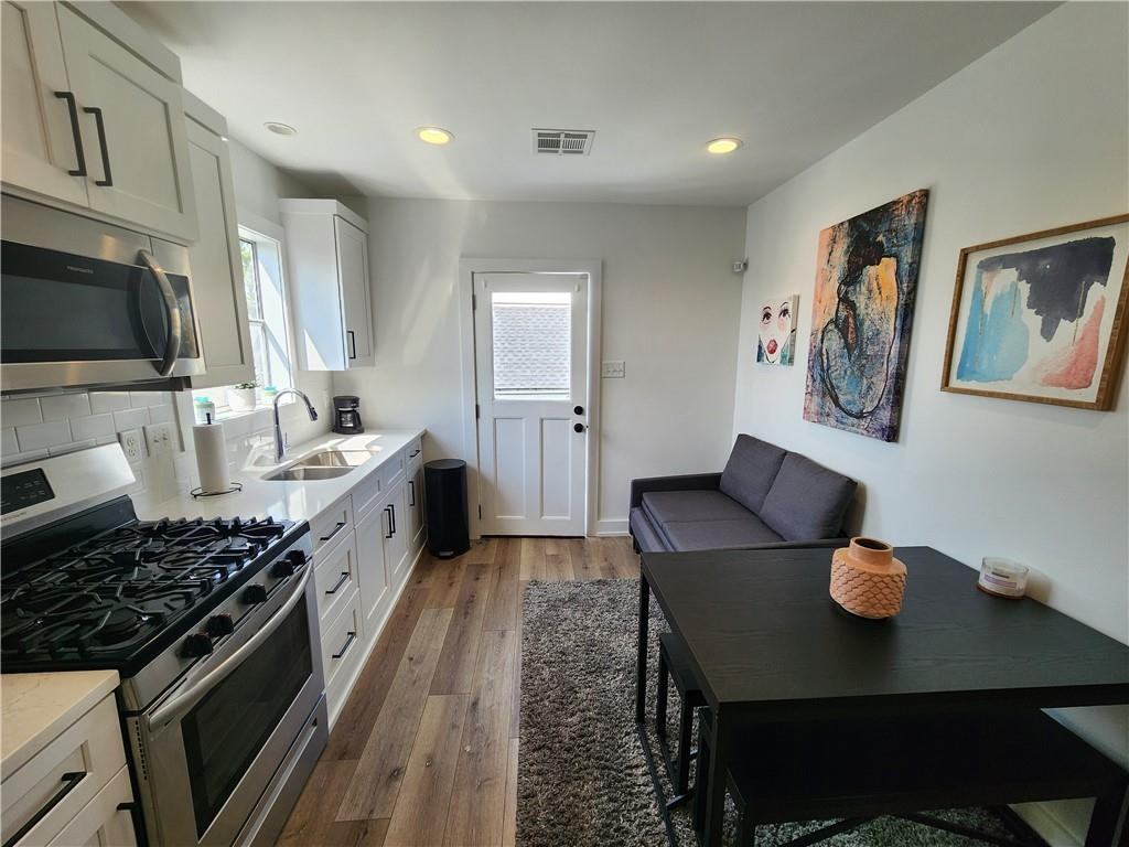 542 9th St ##B - Photo 2 of 11