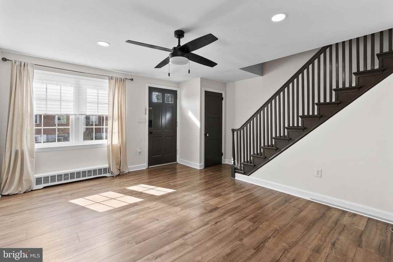 720 Shaw Ave - Photo 4 of 17