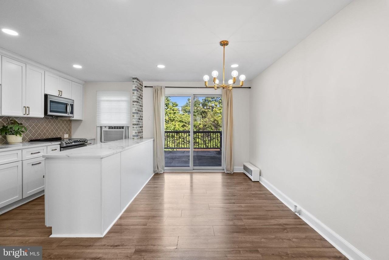 720 Shaw Ave - Photo 5 of 17