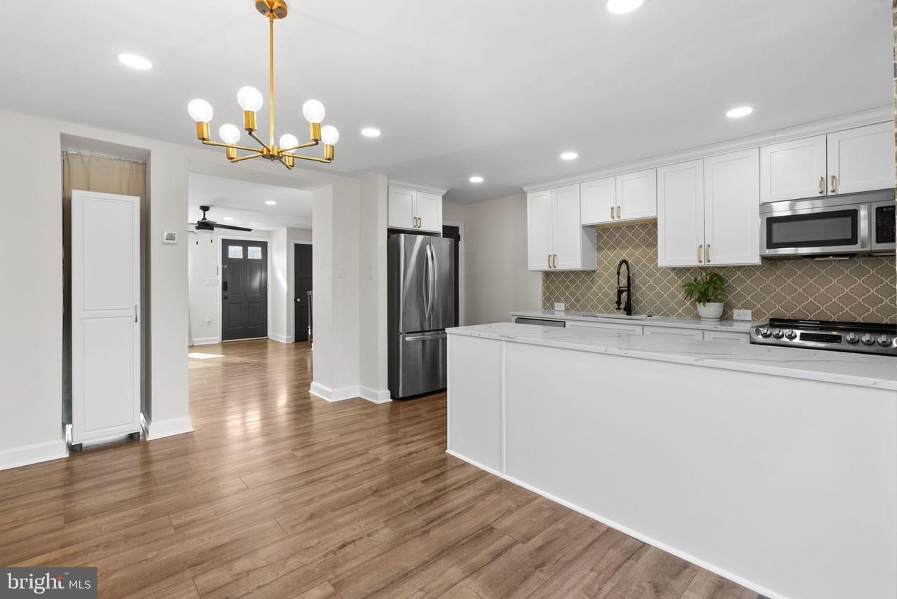 720 Shaw Ave - Photo 2 of 17