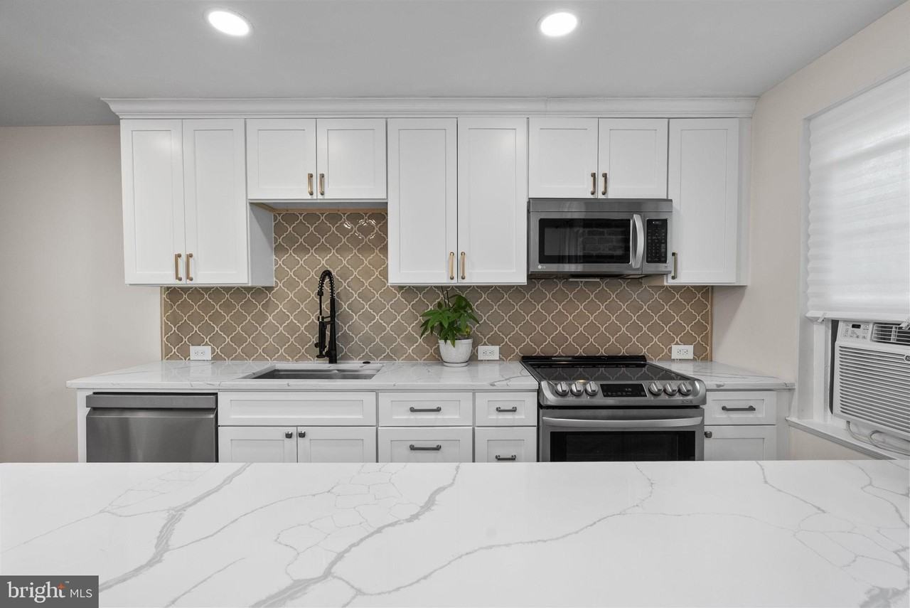 720 Shaw Ave - Photo 6 of 17