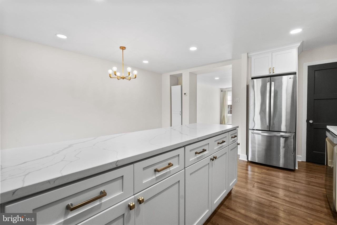 720 Shaw Ave - Photo 7 of 17