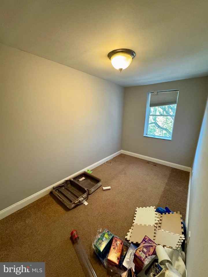 1068 Floyd Ter - Photo 6 of 13