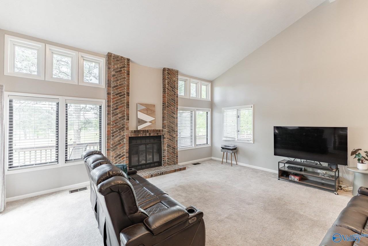 4311 Indian Hills Rd Se - Photo 7 of 37