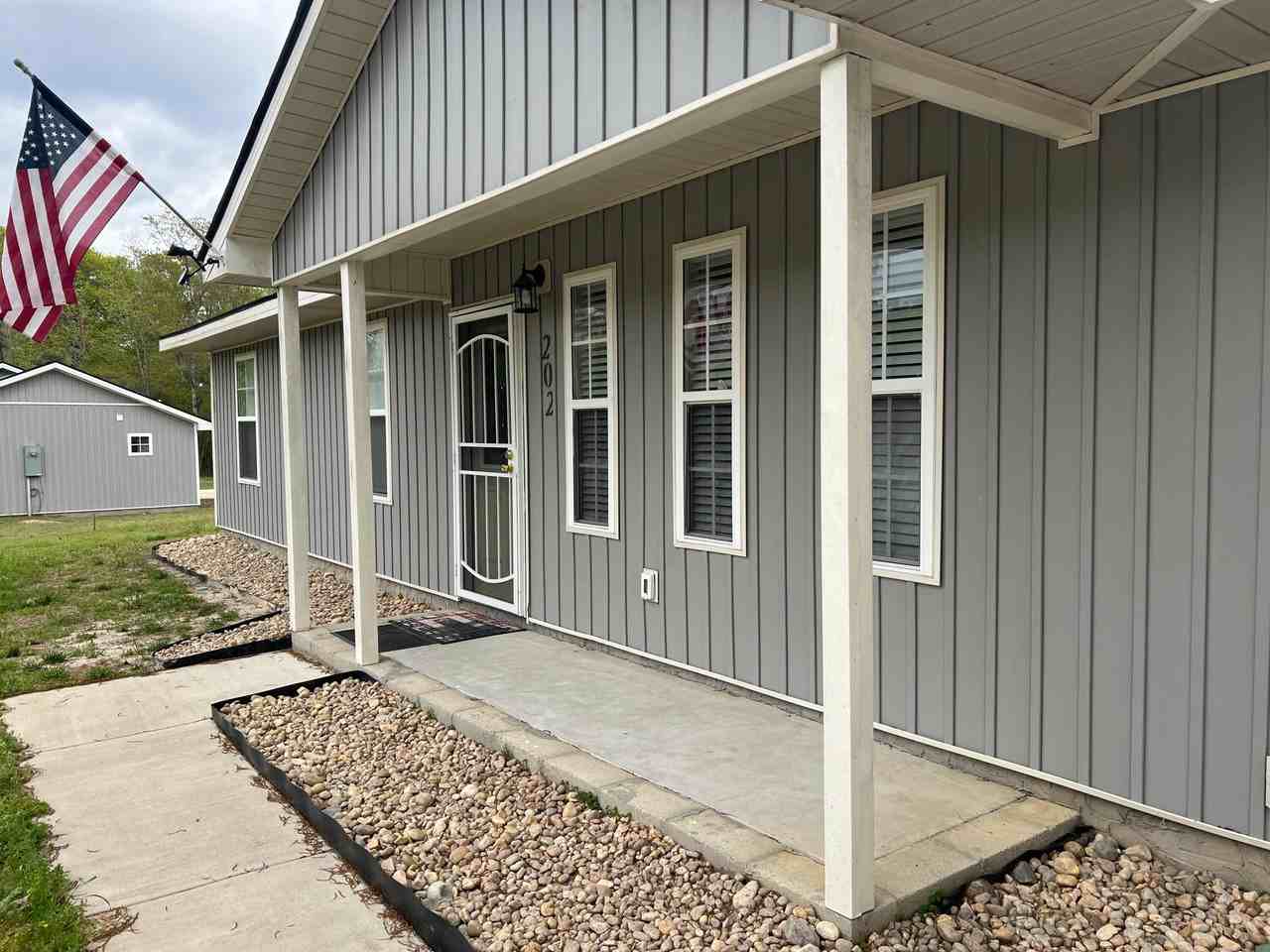 202 Shetland Dr - Photo 2 of 24