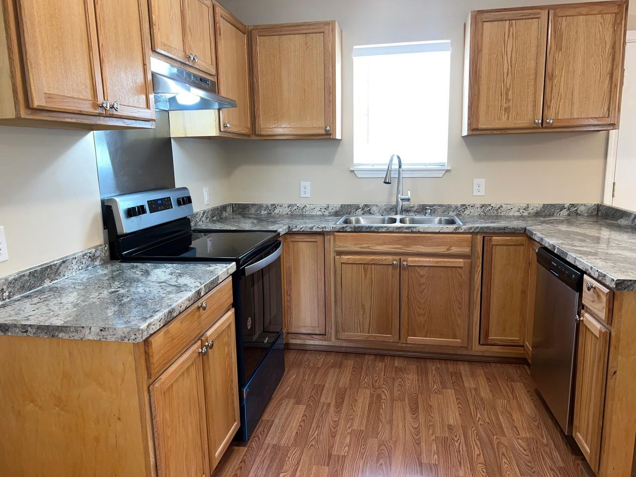 202 Shetland Dr - Photo 5 of 24