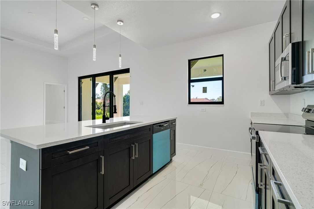 4725/4727 27th Street SW , 4727 - Photo 3 of 25