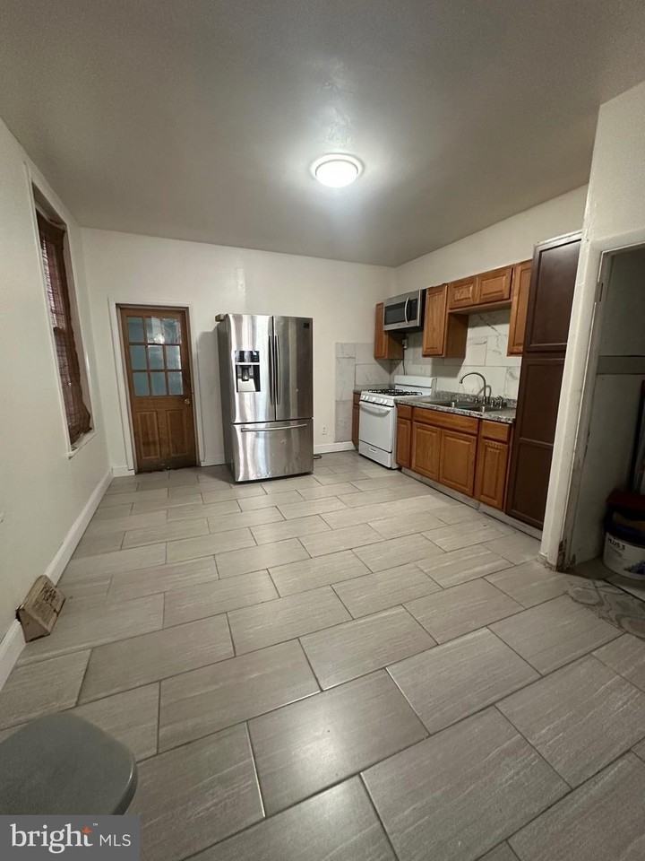 2047 East Cambria Street - Photo 3 of 9