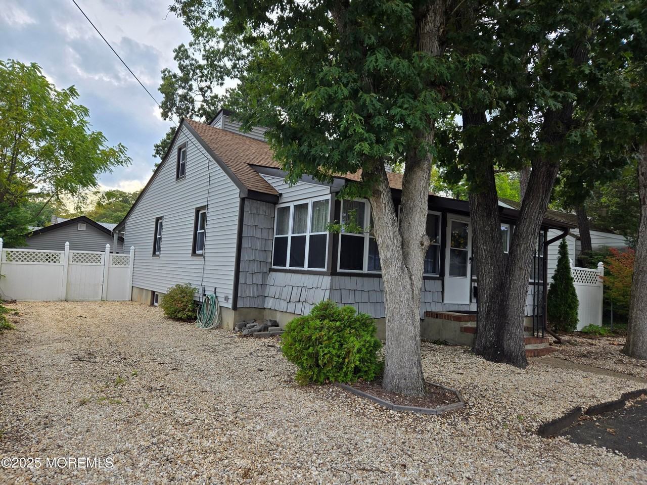 40 Red Wing Avenue - Photo 4 of 18