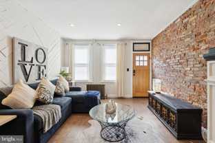 2511 E Oakdale St - Photo 1 of 1