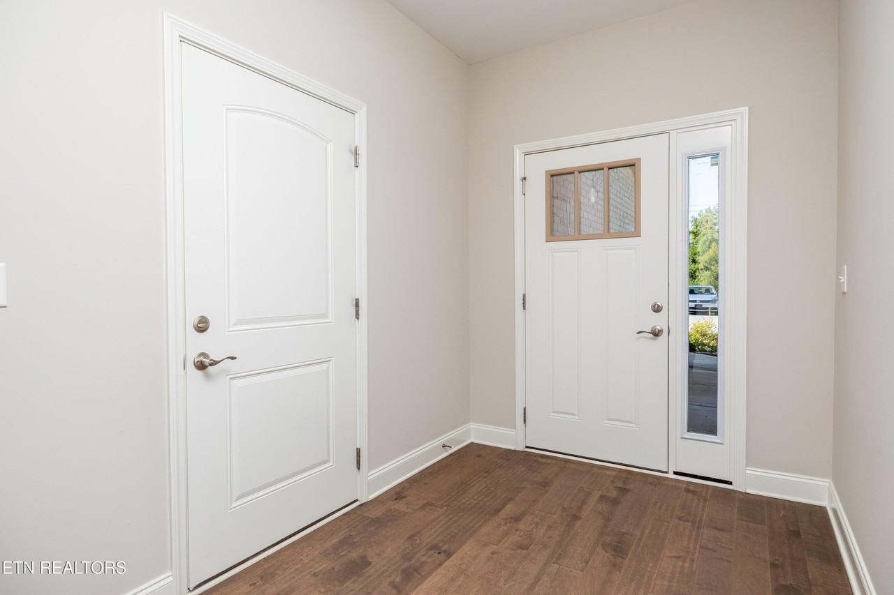 822 Mccammon Avenue - Photo 4 of 36