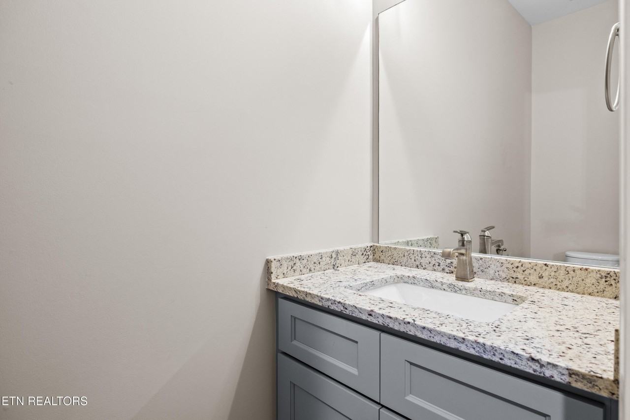 822 Mccammon Avenue - Photo 6 of 36