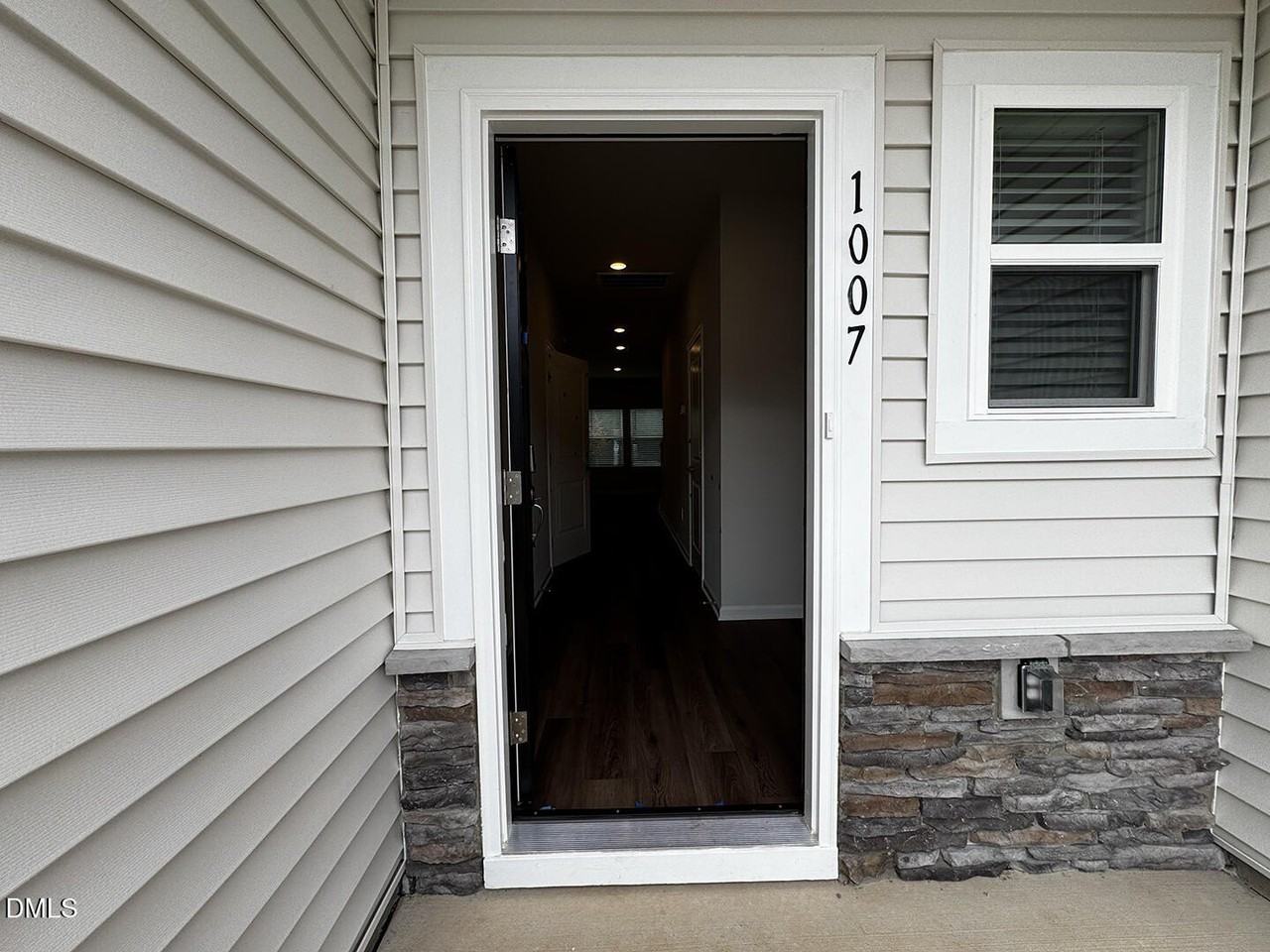 1007 Winding Spring Drive - Photo 4 of 32